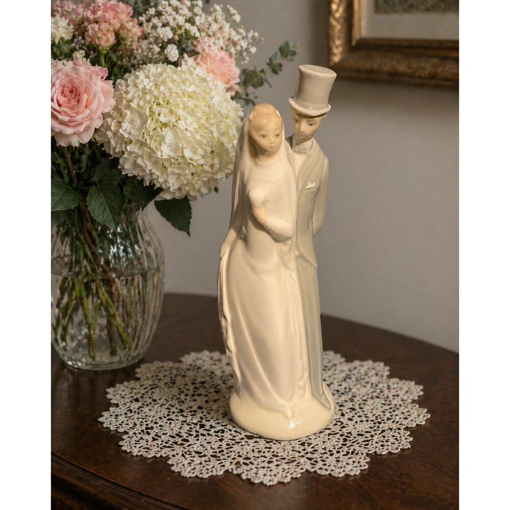 Nao Lladro 6" Bride & Groom Porcelain Figurine. Excellent. No Box